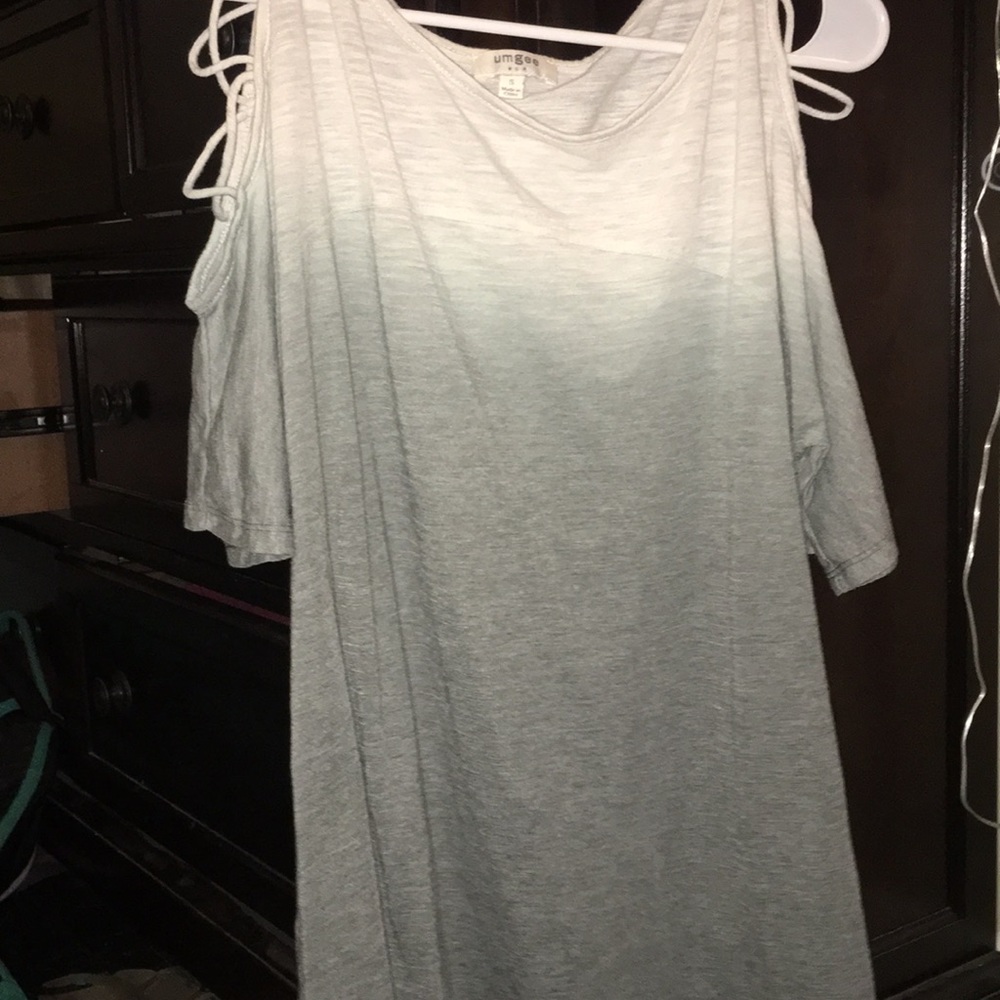 Army green ombré criss-cross sleeve shirt. SIZE S.